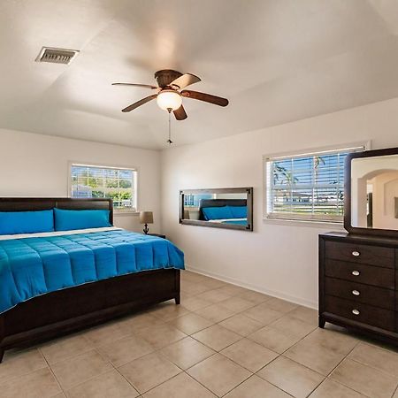 New! Dock Canal Family Home W/Pool & Gulf Access! فورت مايرز الشمالية المظهر الخارجي الصورة