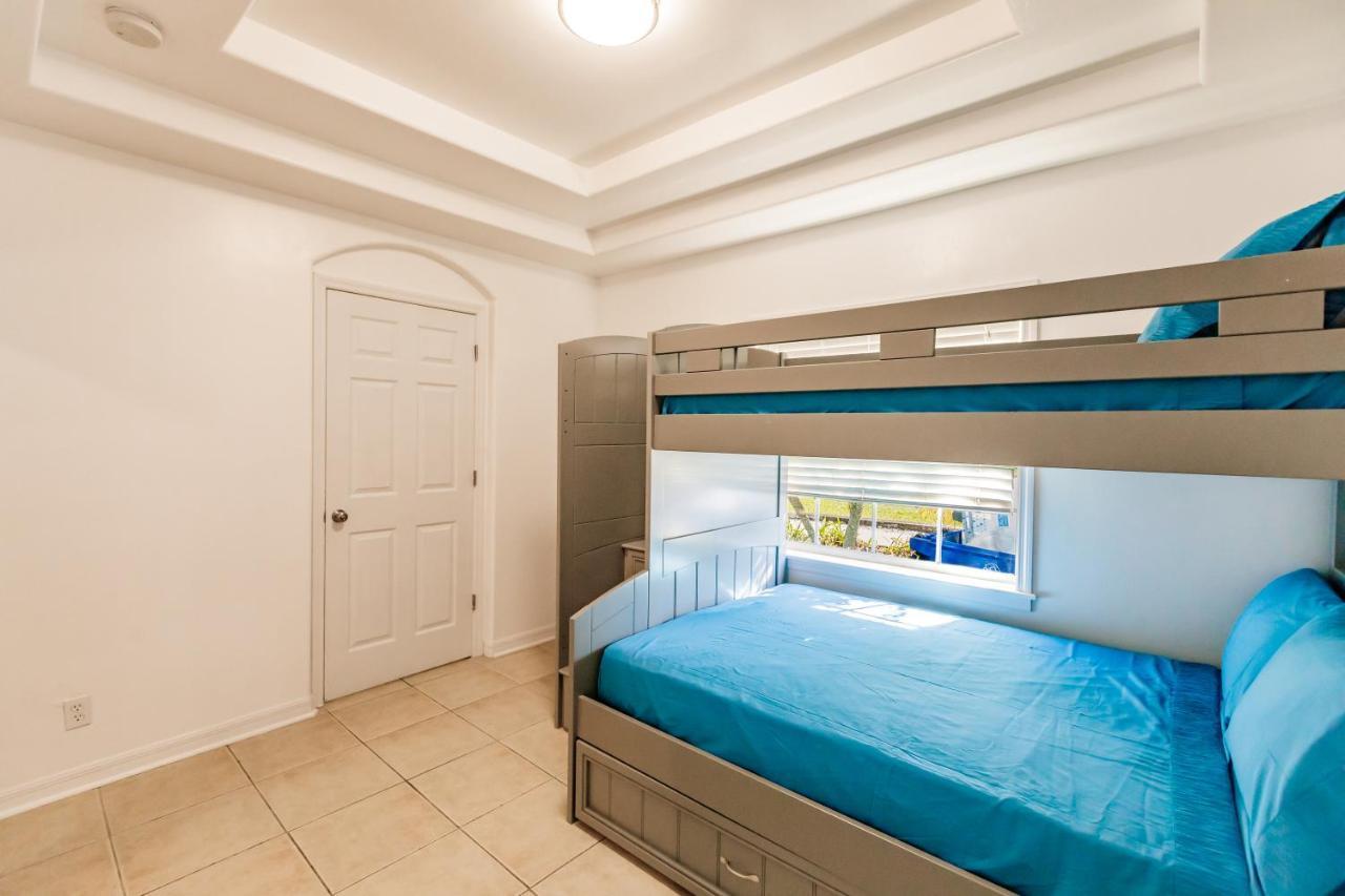 New! Dock Canal Family Home W/Pool & Gulf Access! فورت مايرز الشمالية المظهر الخارجي الصورة