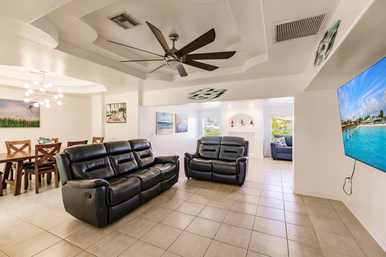 New! Dock Canal Family Home W/Pool & Gulf Access! فورت مايرز الشمالية المظهر الخارجي الصورة