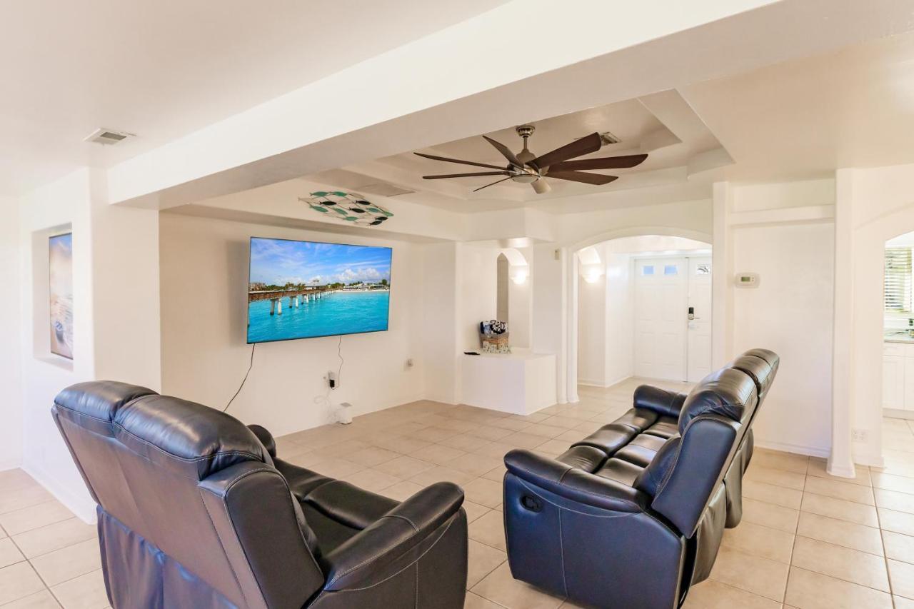 New! Dock Canal Family Home W/Pool & Gulf Access! فورت مايرز الشمالية المظهر الخارجي الصورة